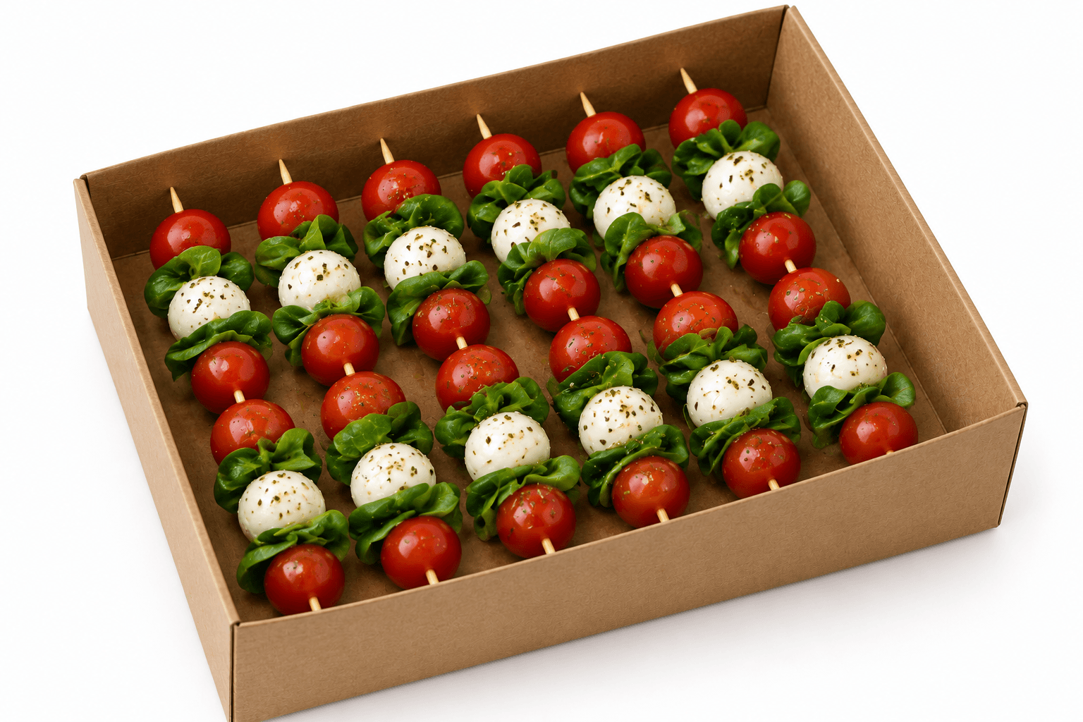 Brochetas de queso mozzarella y cherry.